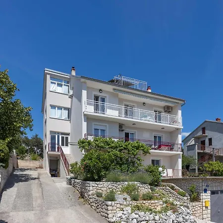Apartment 3 Bedroom Cozy In Novi Vinodolski