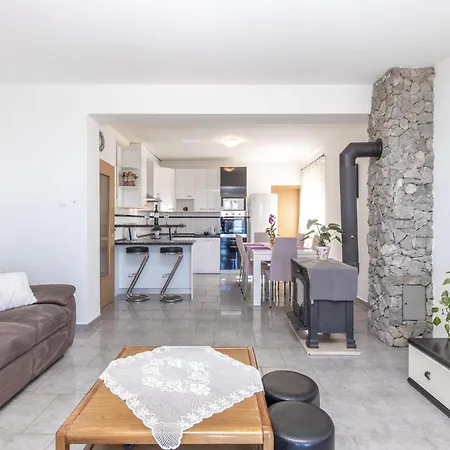 3 Bedroom Cozy In Apartman *
