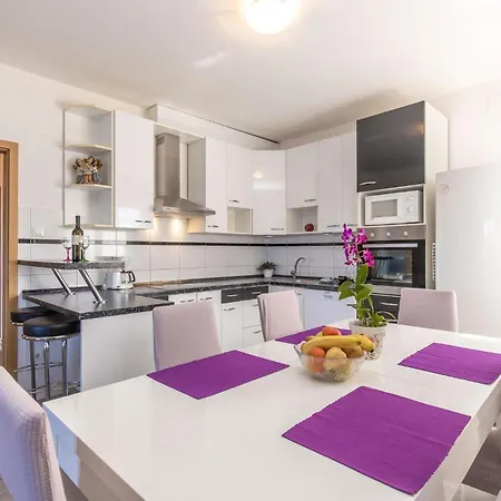 Lovely In With Wifi Apartment Novi Vinodolski
